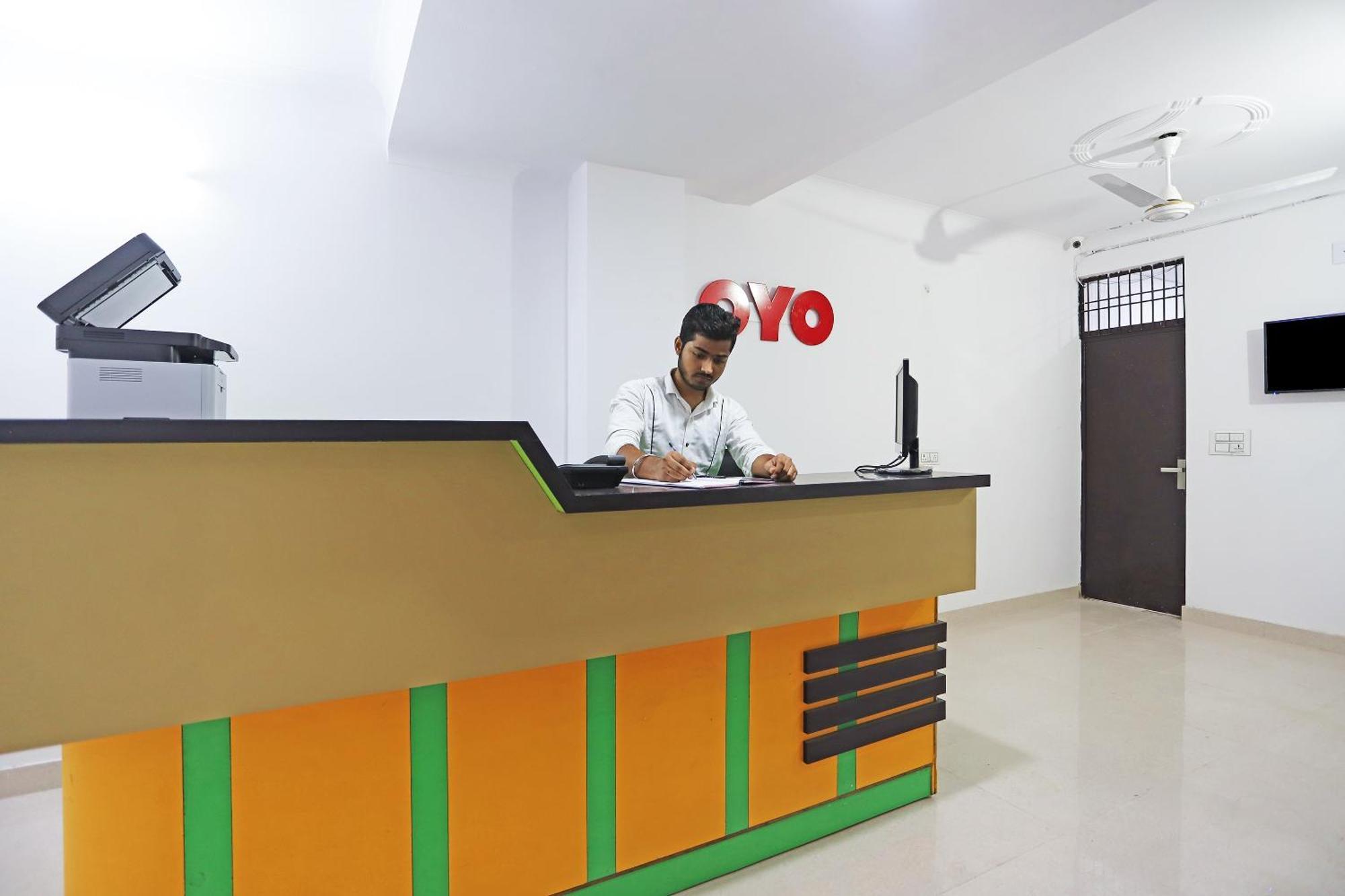 Hotel O Lal Residency Delhi  Exteriör bild